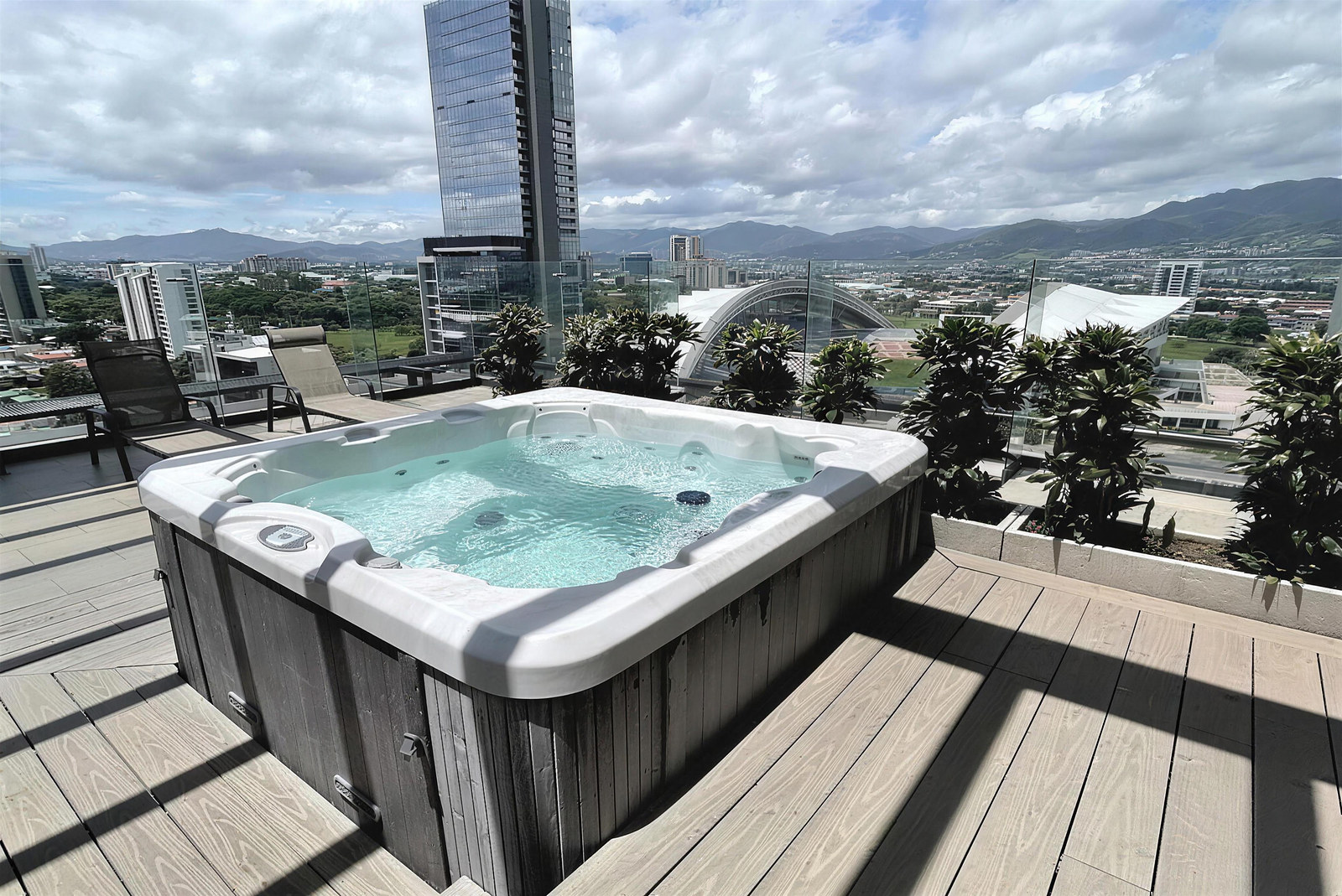Penthouse en Torre Rohrmoser en Mata Redonda, San José, Costa Rica