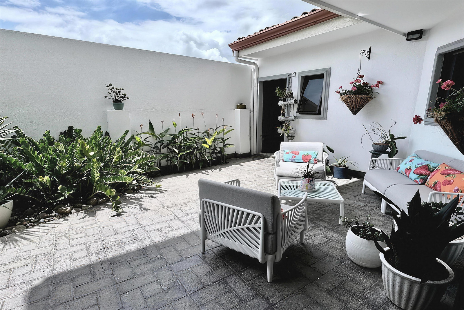 Casa de 2 Plantas en Residencial, Santa Ana centro en Santa Ana, Costa Rica